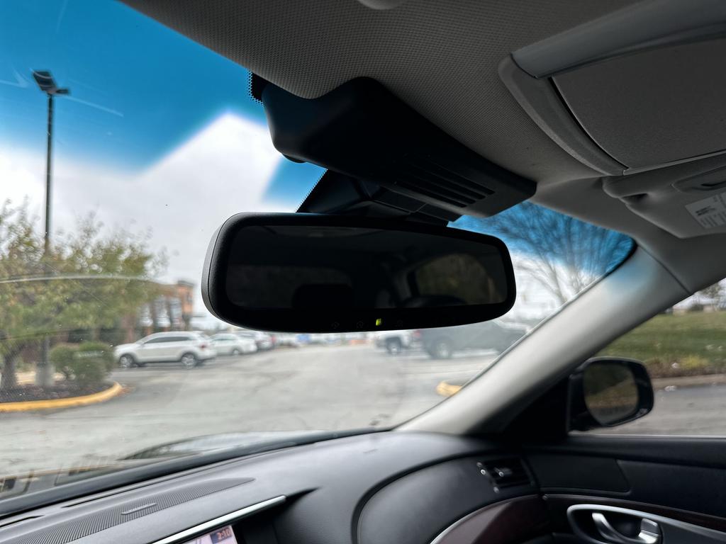 2015 Infiniti Q70